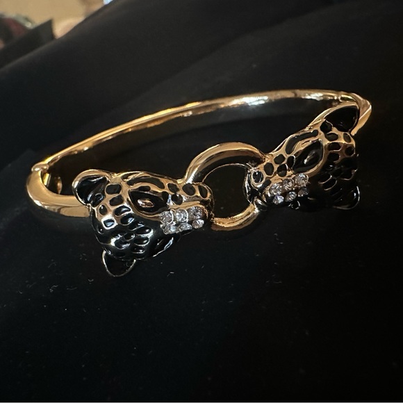 Diamot Leopard Golden Hinged Bangle Bracelet - Picture 3 of 9